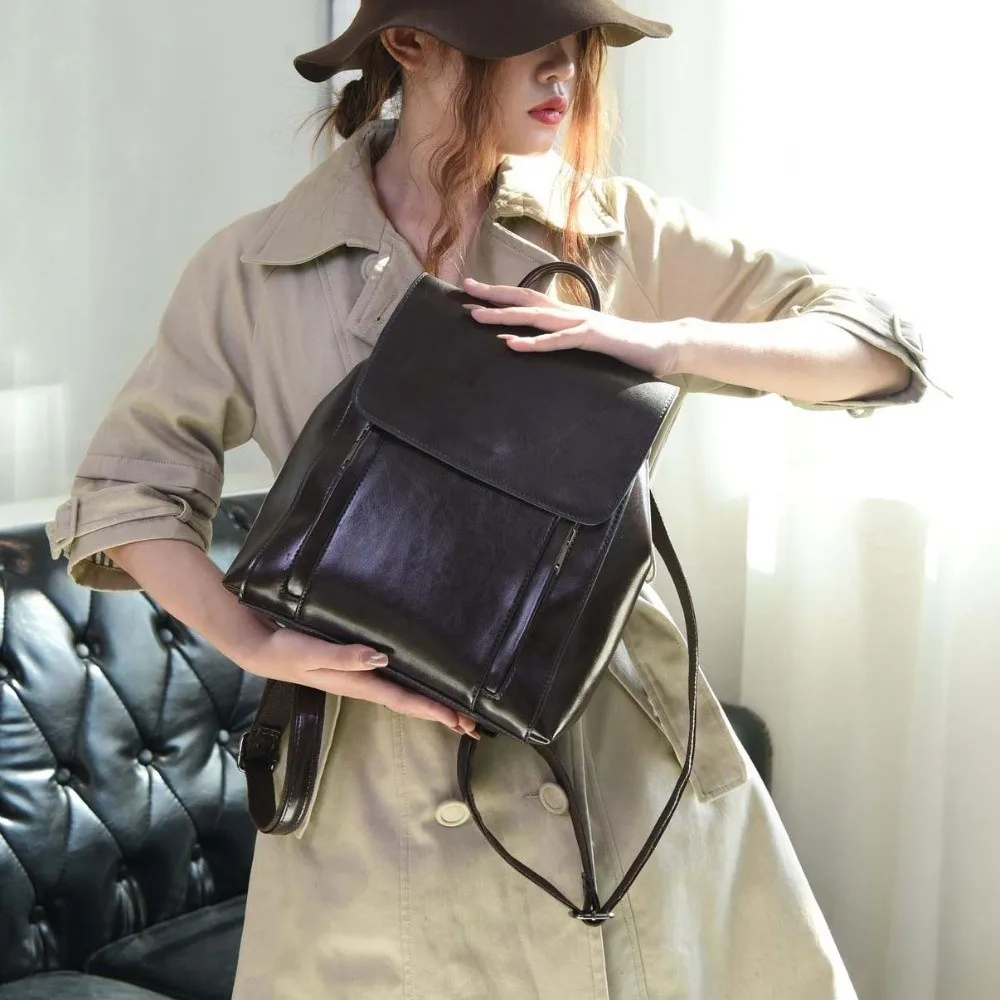 Retro Leather Backpack Women Large Capacity Magnetic Buckle Oil Wax Rucksack Multi-Pocket Soft-Touch Anti-Theft Travel Bag