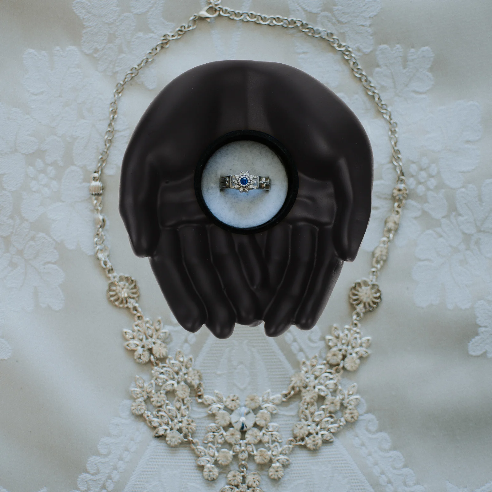 

Jewelry Display Props Resin Palm Tray ganizer Storage For Bracelets Rings Necklaces Coins Small Items Living Room Dorm