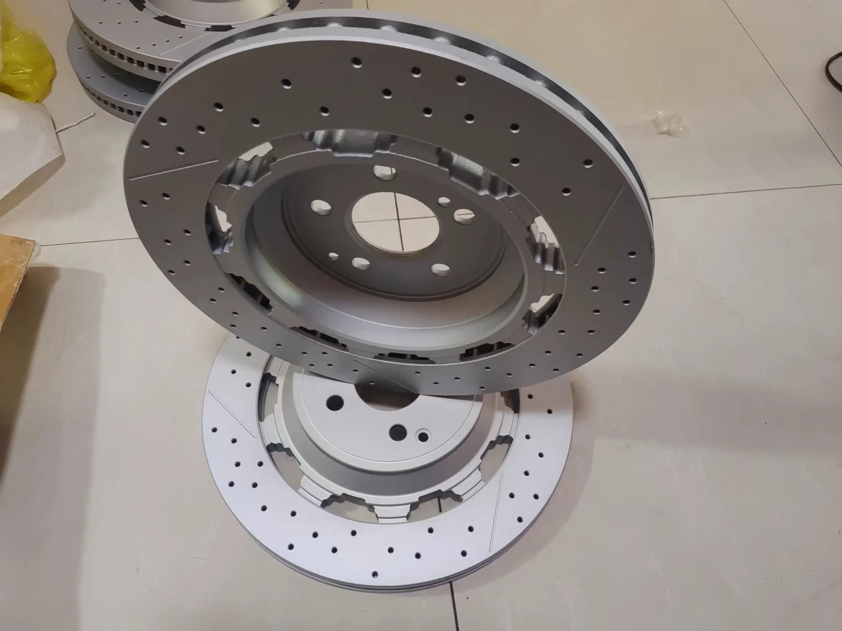 أفضل بيع2314230612 2314230712 A2314230612 A2314230612 قرص فرامل Sui للعجلة الخلفية W222 #3