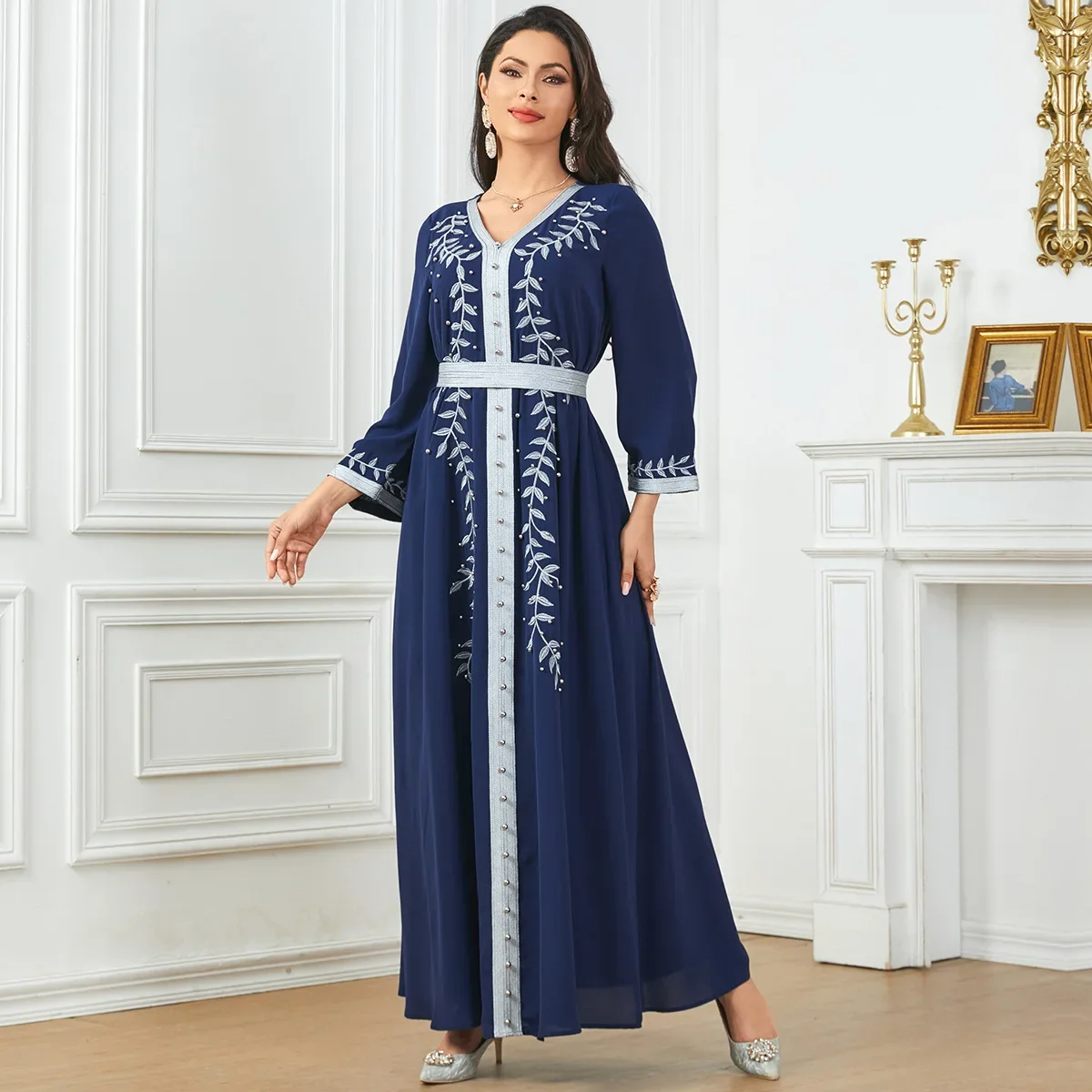 Saudi Arabian Dubai women's new style Muslim robes, Arab Abaya Turkey beaded embroidery comfortable and casual V-neck dress.