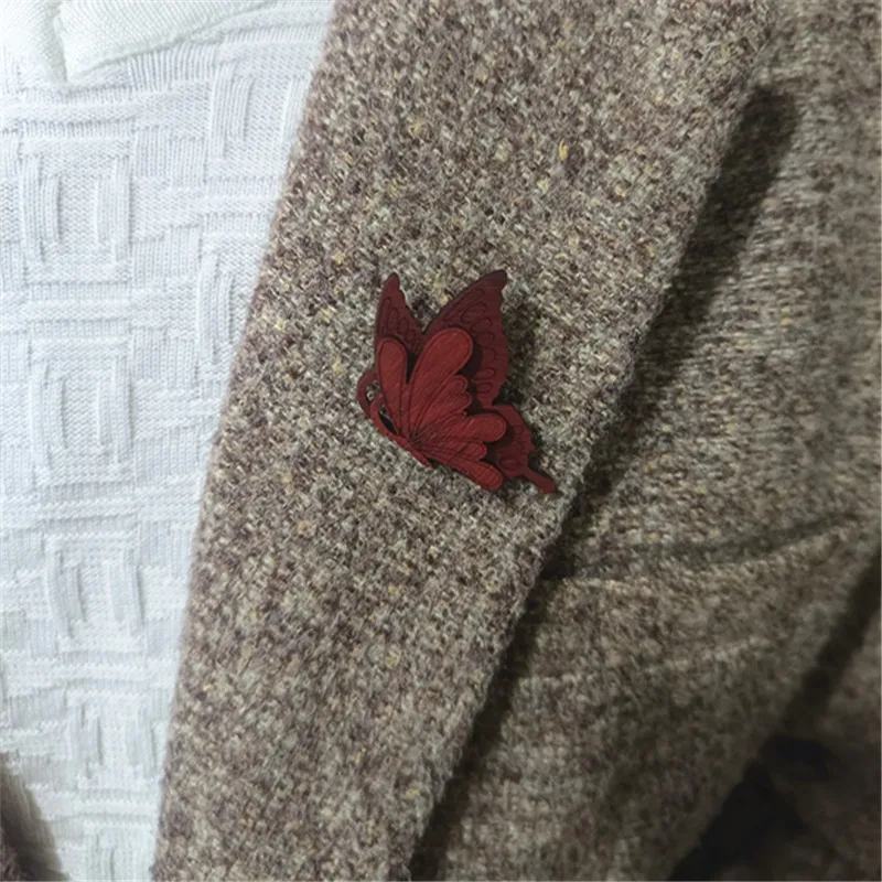 3D Butterfly Love Solid Wood Vintage Brooch Women's Sweater Accessories Gentlemen's Leisure Business Clothes Pins Men's Gifts