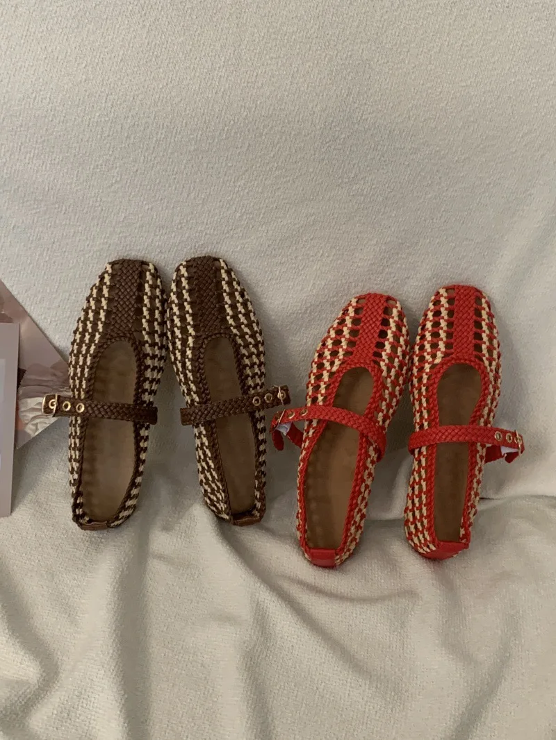 أحذية باليه مسطحة من ماري جينس شبكية حمراء للنساء بمقدمة مستديرة 2025 أحذية راقصة باليه مسطحة على الموضة جديدة