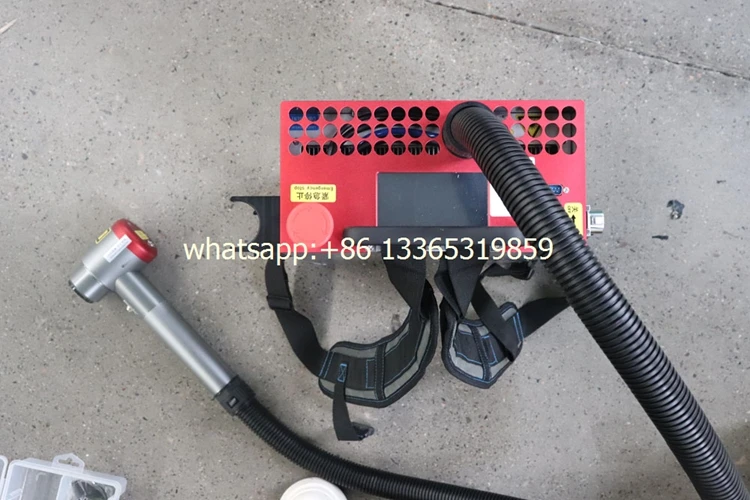 300W Backpack Pulse Laser Cleaning Machine Portable Laser Cleaner For Wood Paint Metal Rust Wall Graffiti Removal