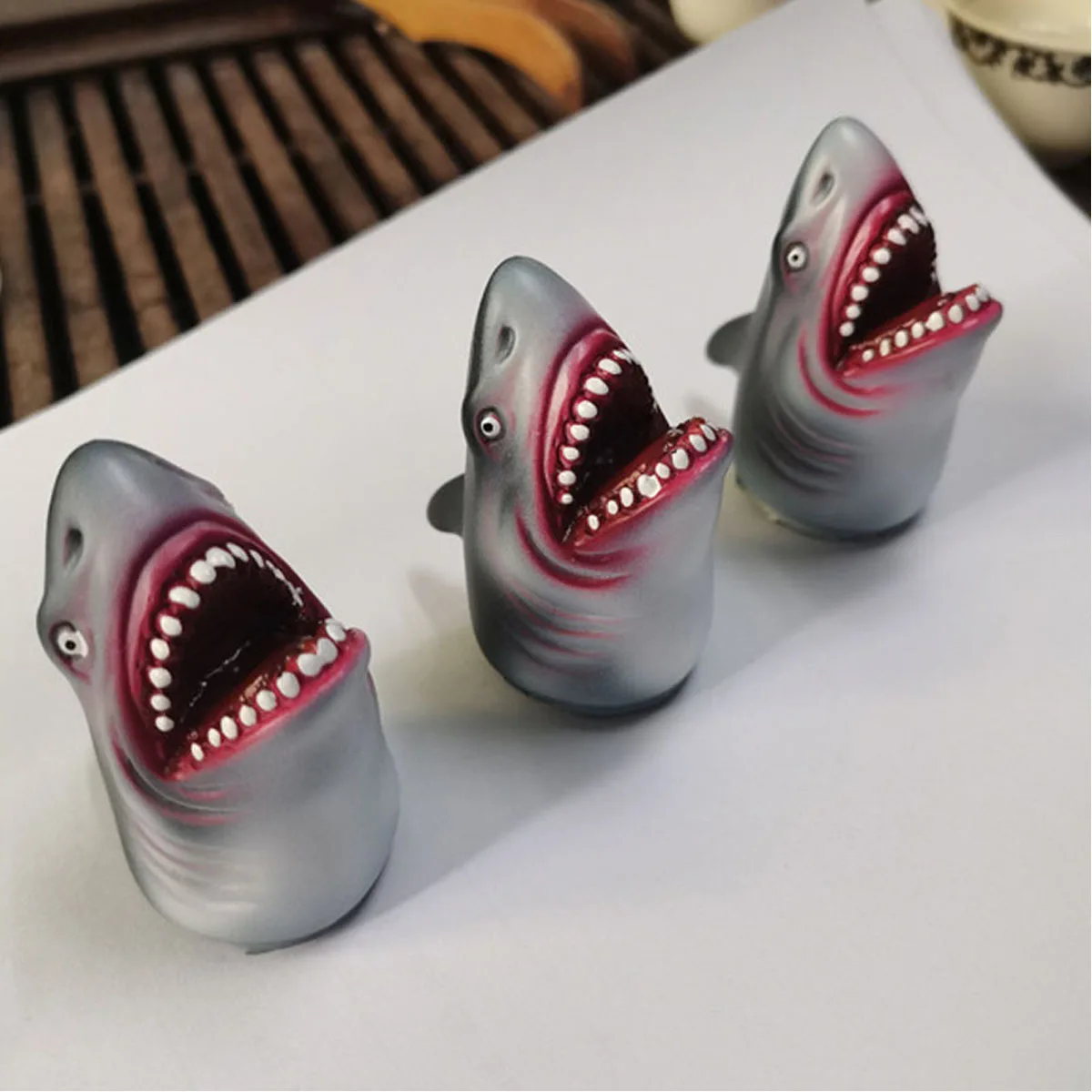 Simulatedanimal figurinessharkfinger figurines Shark Finger Puppetdoll partygifts