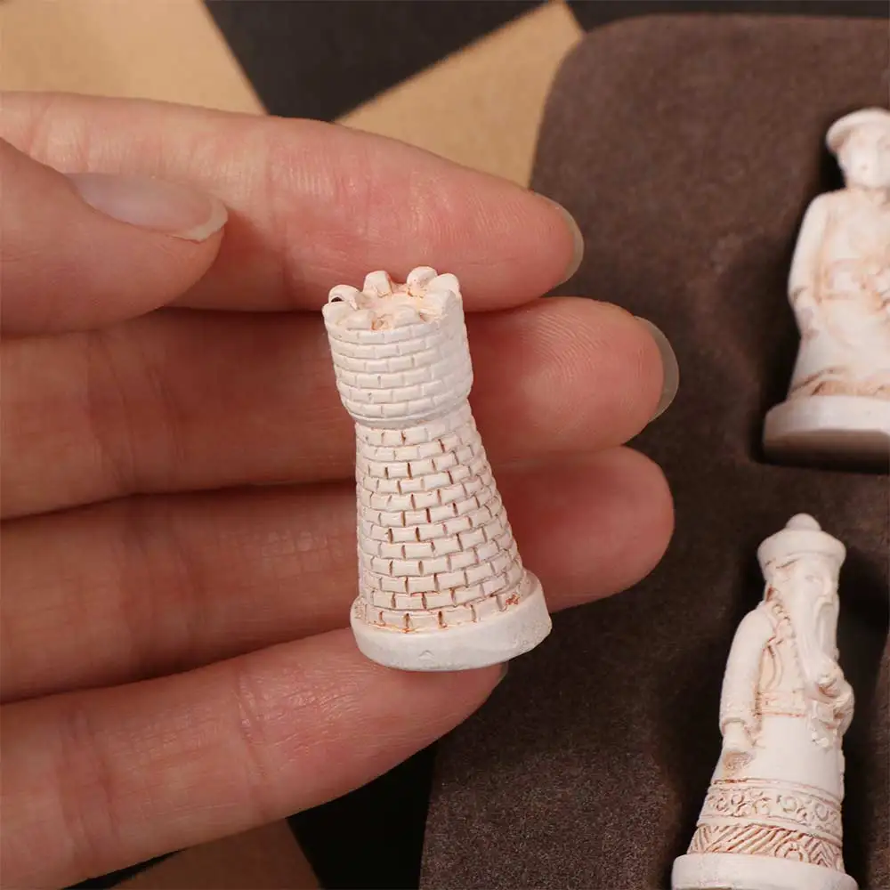 

Resin Antique Chess Chess Pieces Trumpet Lifelike Ancient Chinese Character Chess Set Entertainment Imitation