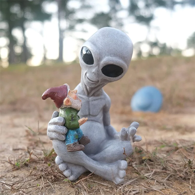 Alien Hugging Gnome Figurines Friendship Statue Zen Meditating Ornament Dwarf Patio Yard Lawn Porch Garden Decoration Gifts