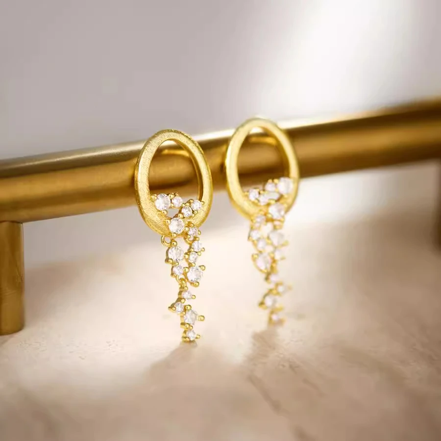 

Exquisite Zircon Earrings Women's Niche Unique Design Sense Gold Earrings Light Luxury