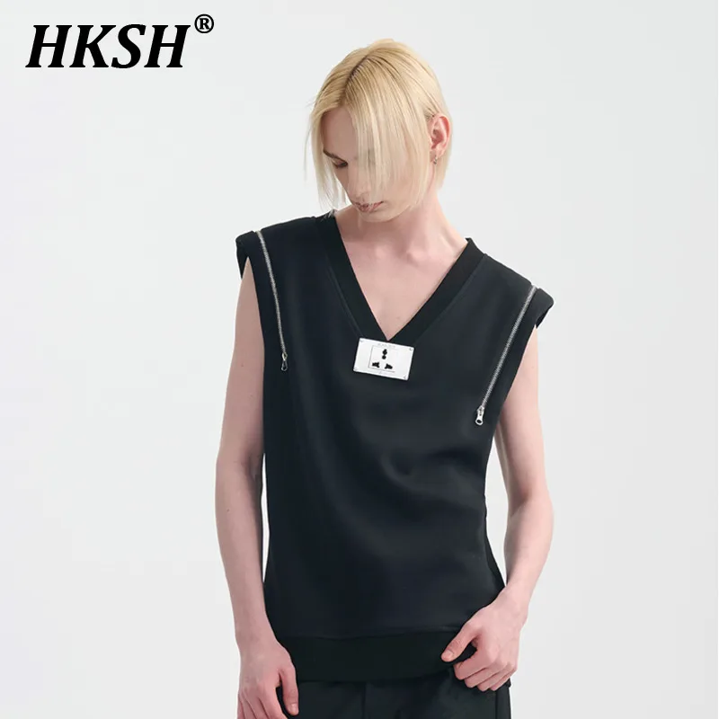 

HKSH 2024 Spring Summer New Chic V-neck Tank Tops Men's Tide Punk Original Design High Sense Socket Iron Label Metal Vest HK1313