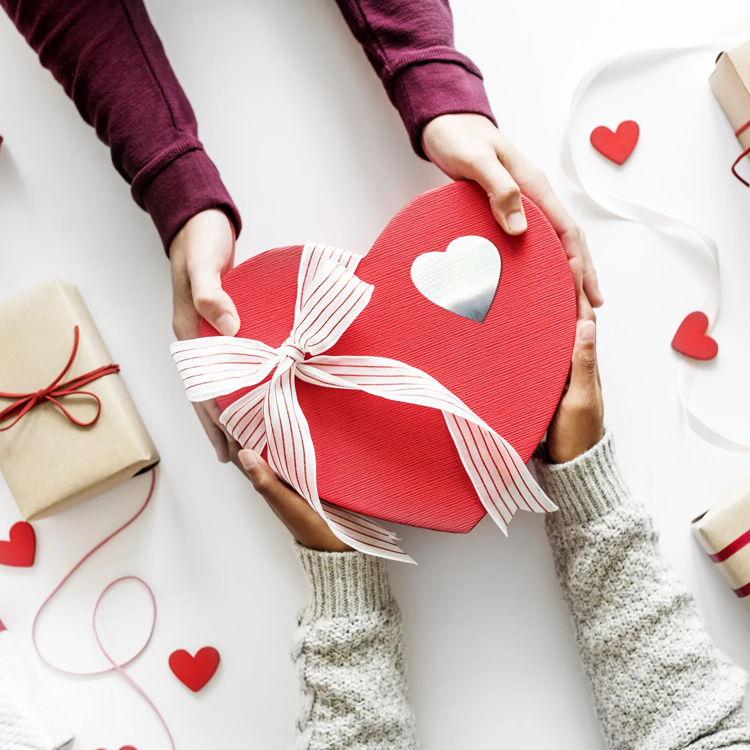 500 runde, herzförmige selbstklebende Aufkleber, Geschenkverpackungsetiketten, Versiegelungsaufkleber für Umschläge, Feiertagsbackwaren und Verpackungen, Deko – Detail 8