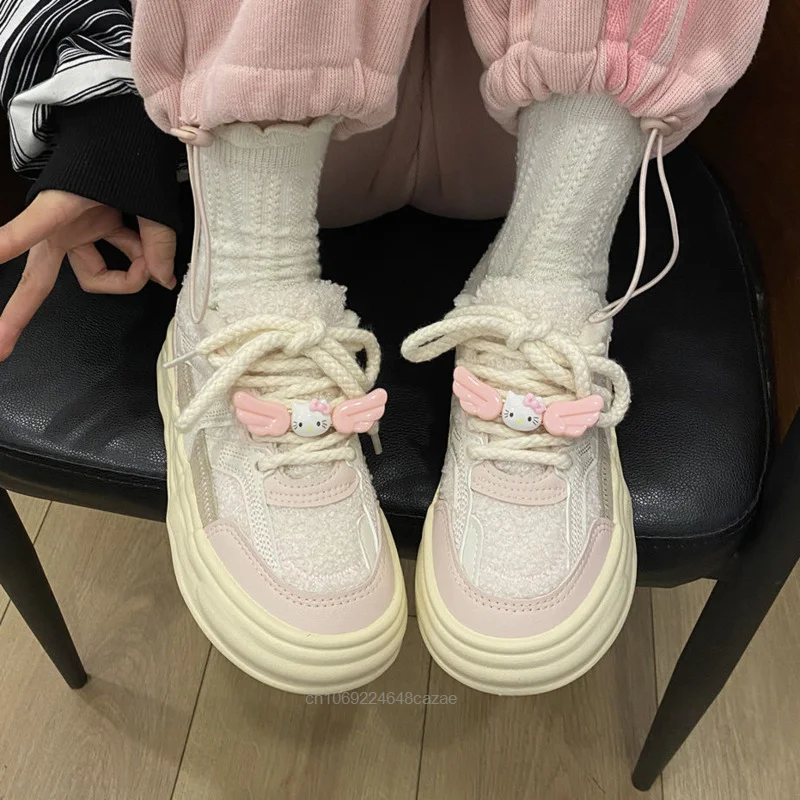 Kawaii Sanrio pluszowe sneakersy kobiety Hello Kitty Y2k urocze buty zimowe nowe ciepłe obuwie sportowe Preppy dziewczęce buty Skate