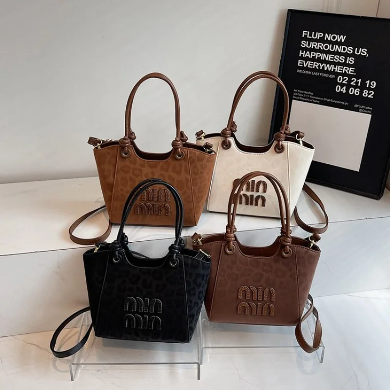 

Luxury Brand Fashionable Leather Women's Shoulder Bag Elegant Famous Paris Elegant Lining Vintage Daily Bag​