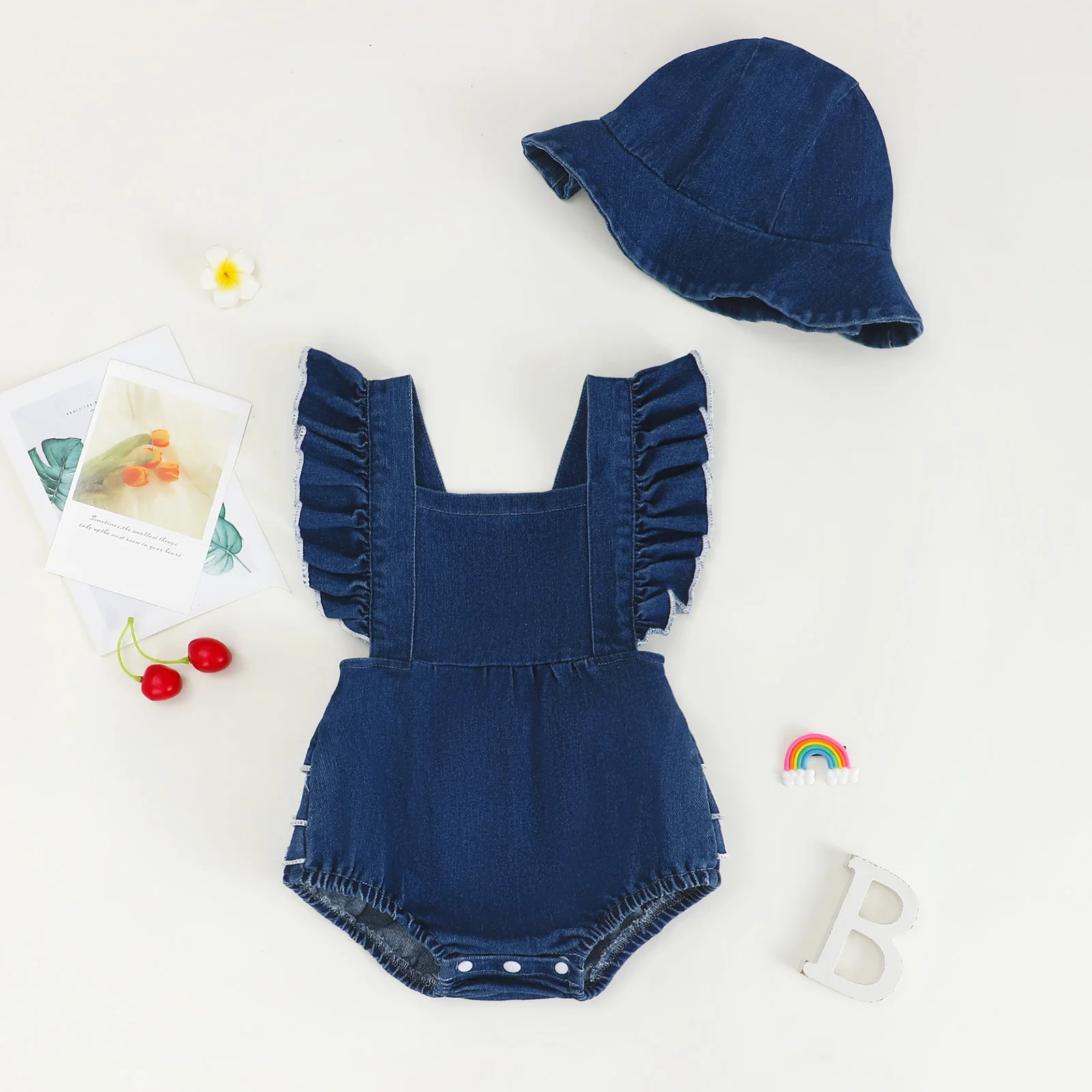 Baby-Mädchen-Einteiler mit Spitzenbesatz, Dreieckshemd und Mütze, Säuglingskleidungsset