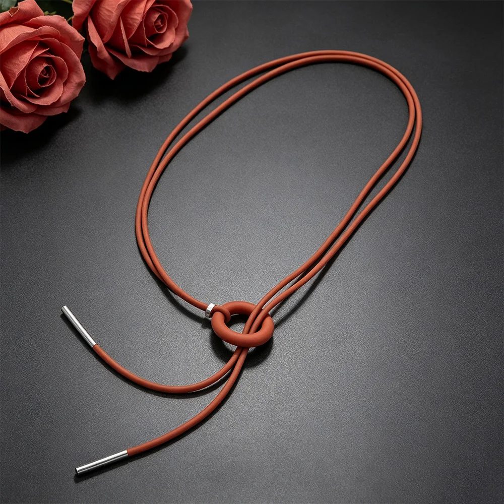 UKEBAY Minimalistische Statement-Halskette mit Kreisanhänger, Gummi-Halskette, lange Kette, leicht, modischer Schmuck, Geschenk, Halskette für den täglichen Gebrauch – Detail 3
