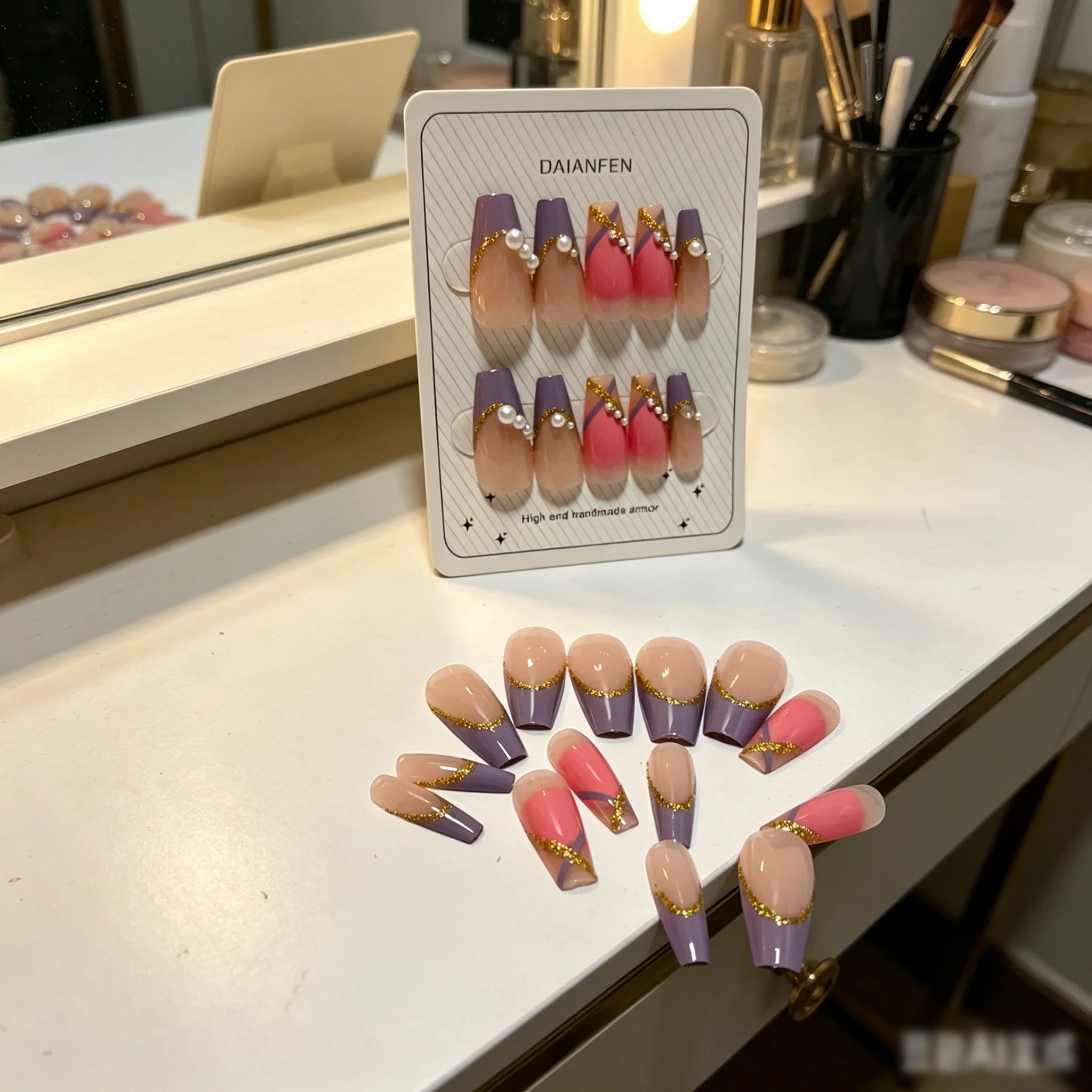 24 pieces of long-lasting ballet polish, complete with a set of nail tools. Adheres securely, is waterproof, and resistant to we