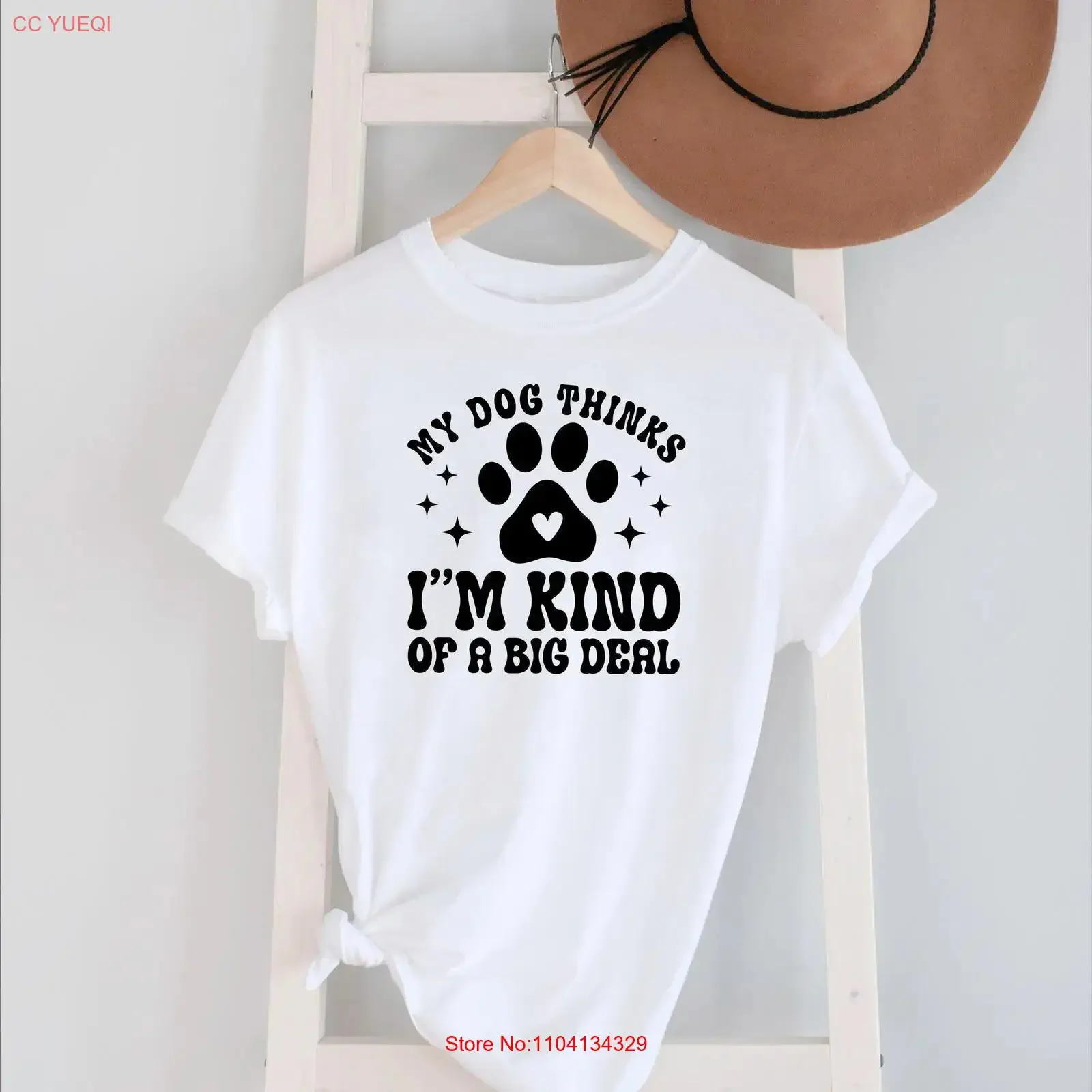 Tierliebhaber T-Shirt „Mein Hund denkt, ich bin eine große Figur“ – Lustig für Tierbesitzer und Mütter, Vintage-Look, leicht gewaschen, vielseitig, Unisex