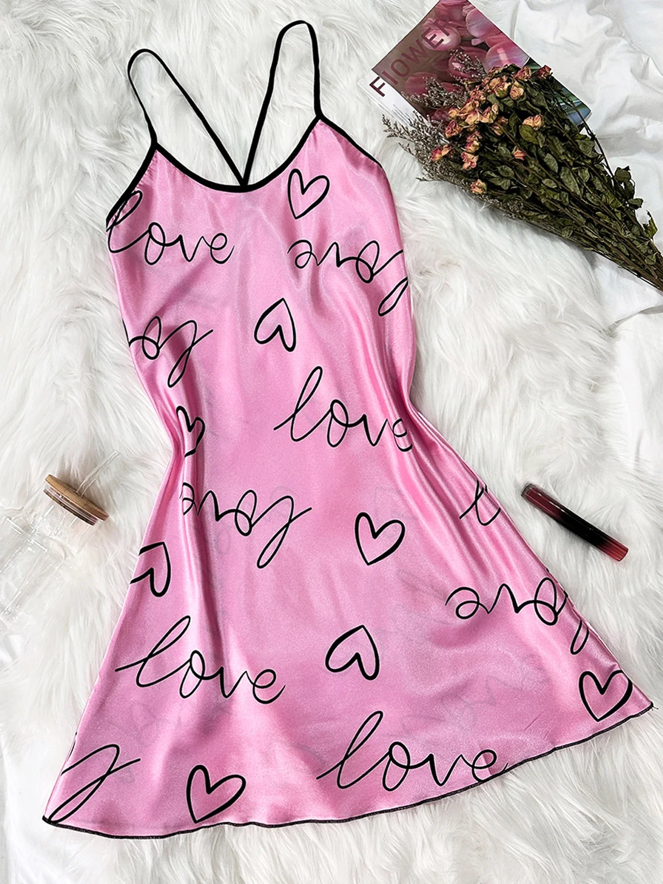 

Cool and casual round neck slim shoulder strap nightgown for women, heart-shaped letter printed nightgown