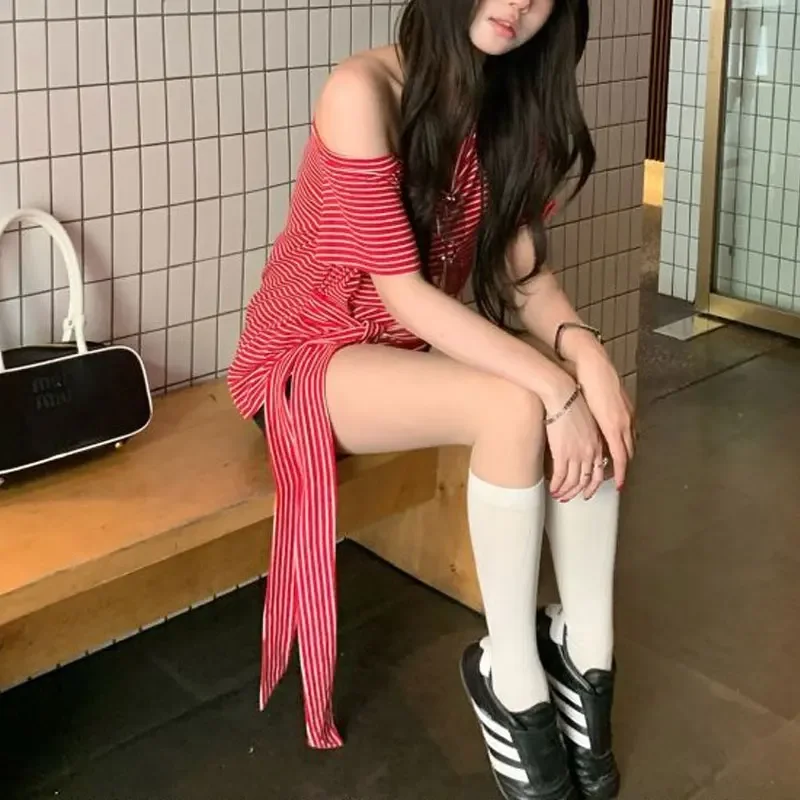 

Корейские полосатые пуловеры с открытыми плечами, летняя стильная бандажная женская одежда, повседневные базовые свободные футболки с косым воротником