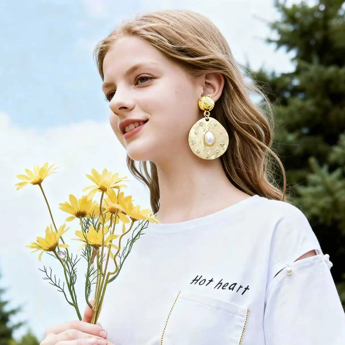 MG Spain personality trend retro pleated micro-inlaid zircon imitation pearl geometric irregular round earrings