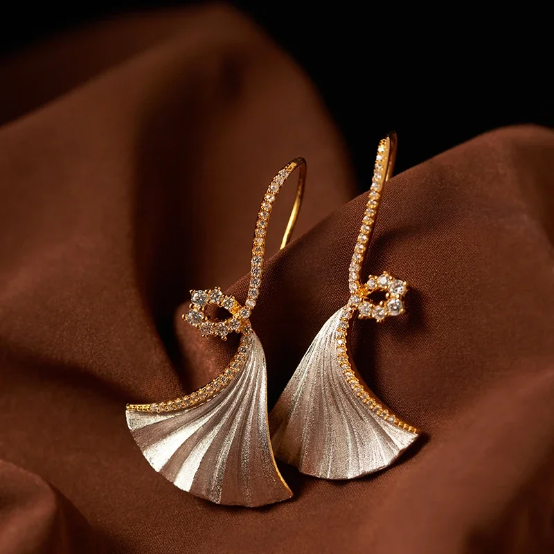 

Earrings Italian Brushed Fine Craftsmanship S925 Sterling Silver Plated With 18K Gold Luxury Silk Maple Leaf Zircon