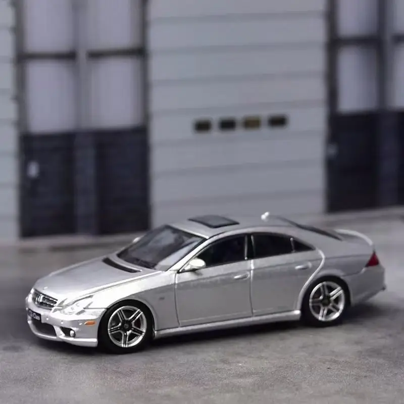 Spot FH 1:64 Benz CLS 63 AMG الجيل الأول Mk1 C219 سبيكة مغلقة بالكامل، نموذج سيارة
