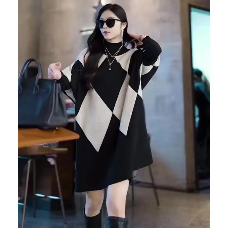 Modny sweter damski w stylu koreańskim z kontrastowymi kolorami, uniwersalny na jesień i zimę, nowa luźna dzianinowa bluzka bazowa.