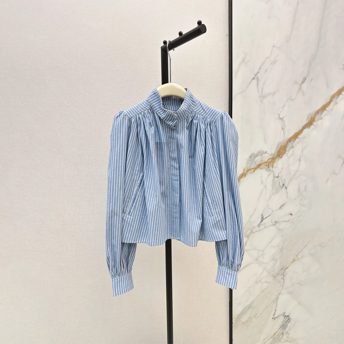 2026 high-quality women's standing collar pleated blue and white striped short sleeved shirt--2692294
