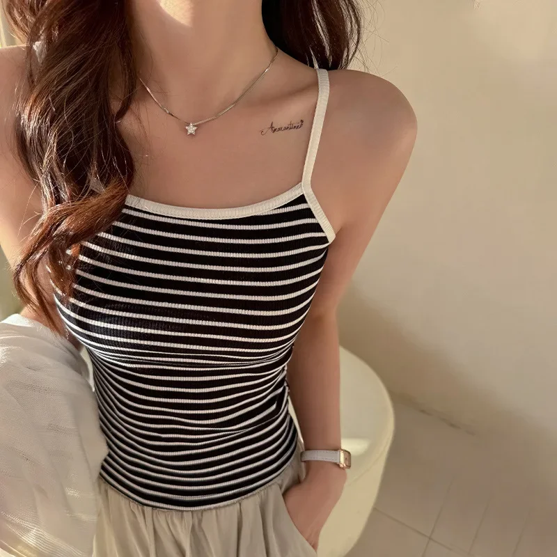 

2026 Summer Hot Retro Striped Contrasting Slim Fit Sleeveless Design with Suspender Top