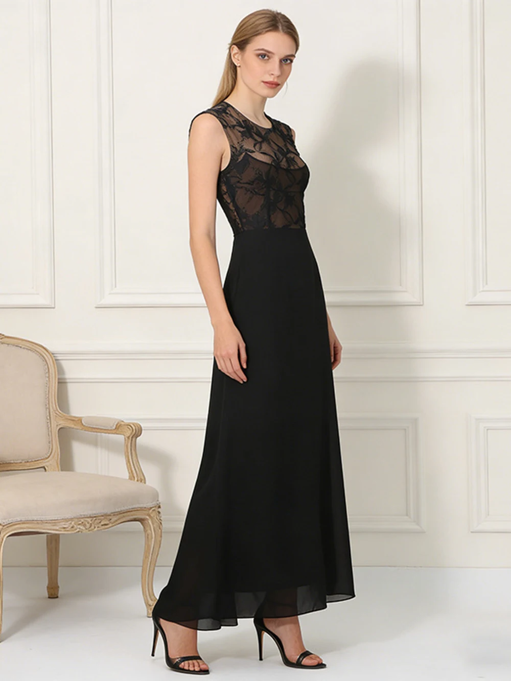 

Легкое элегантное платье в зрелом стиле 2026 года, новинка, с круглым вырезом, без рукавов, с прозрачной кружевной вышивкой, облегающее, стройнящее.