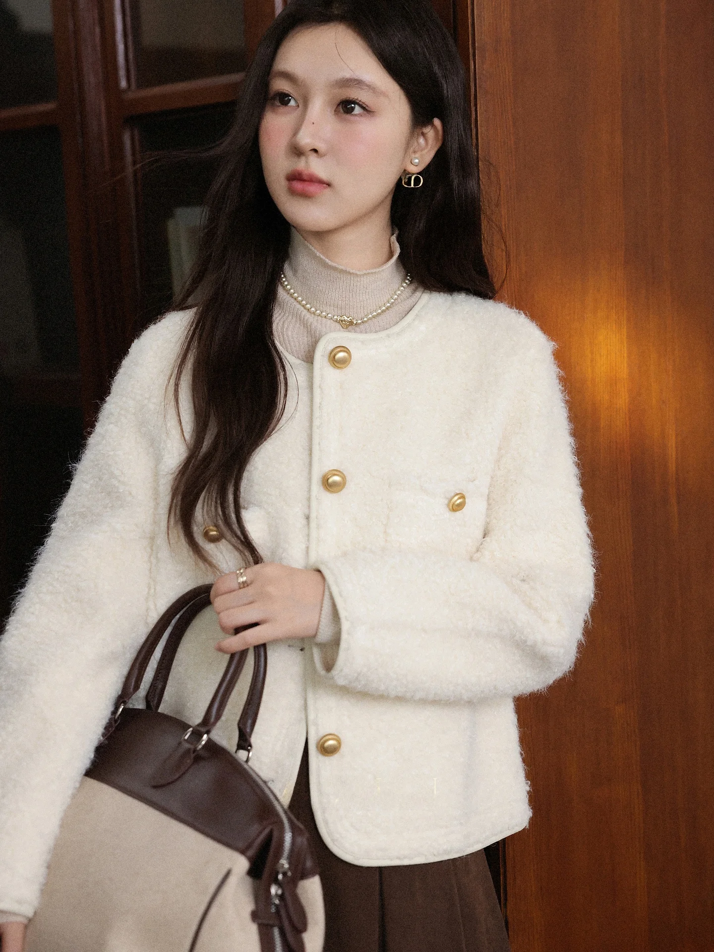 

Теплая верхняя одежда для женщин бежевого цвета с небольшими декоративными элементами, осенне-зимняя новая универсальная женская куртка