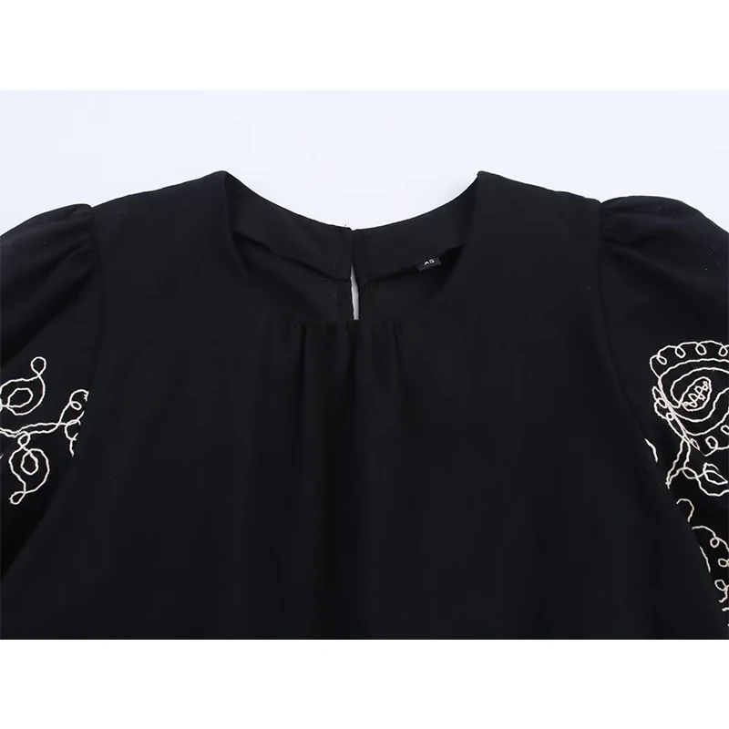 YENKYE Nieuwe 2025 Vrouwen Ronde Hals Korte Pofmouwen Borduren Zwarte Blouse Casual Vintage Zomer Tops