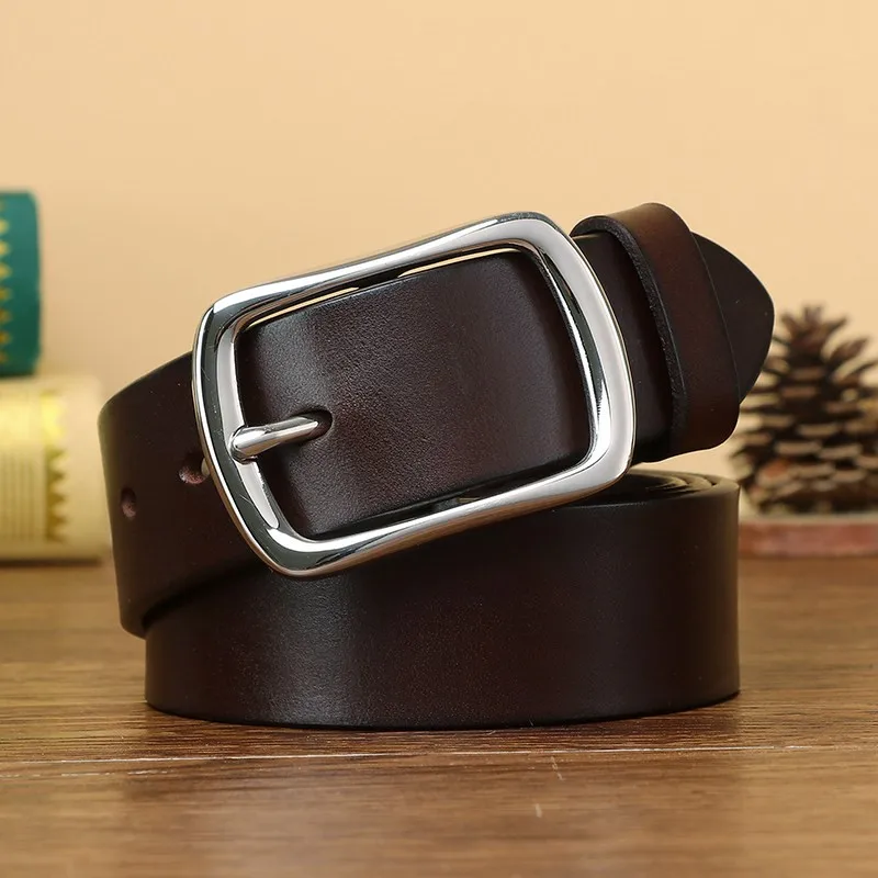 A casual and versatile youth belt made of pure cowskin with needle embossed fabric