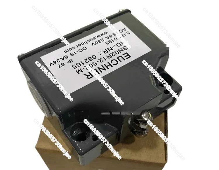 

EUCHNER Anshi can SN02D12 SN02R12-502-M double contact combination limit travel switch