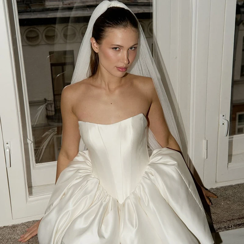 Eightree Womne A-Line Mini Wedding Dresses White Strapless Short Satin Wedding Gowns Boho Beach Bridal Prom Dress Customized