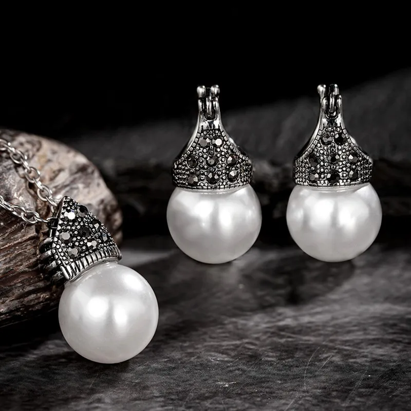 Women's Vintage Simulated Pearl Necklace Earrings Set