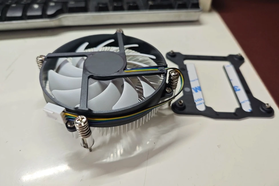 All-in-One Desktop Computer CPU Pressurizing-down Style Ultra-Thin 1U Pure Copper Heat Pipe Mute Radiator Fan