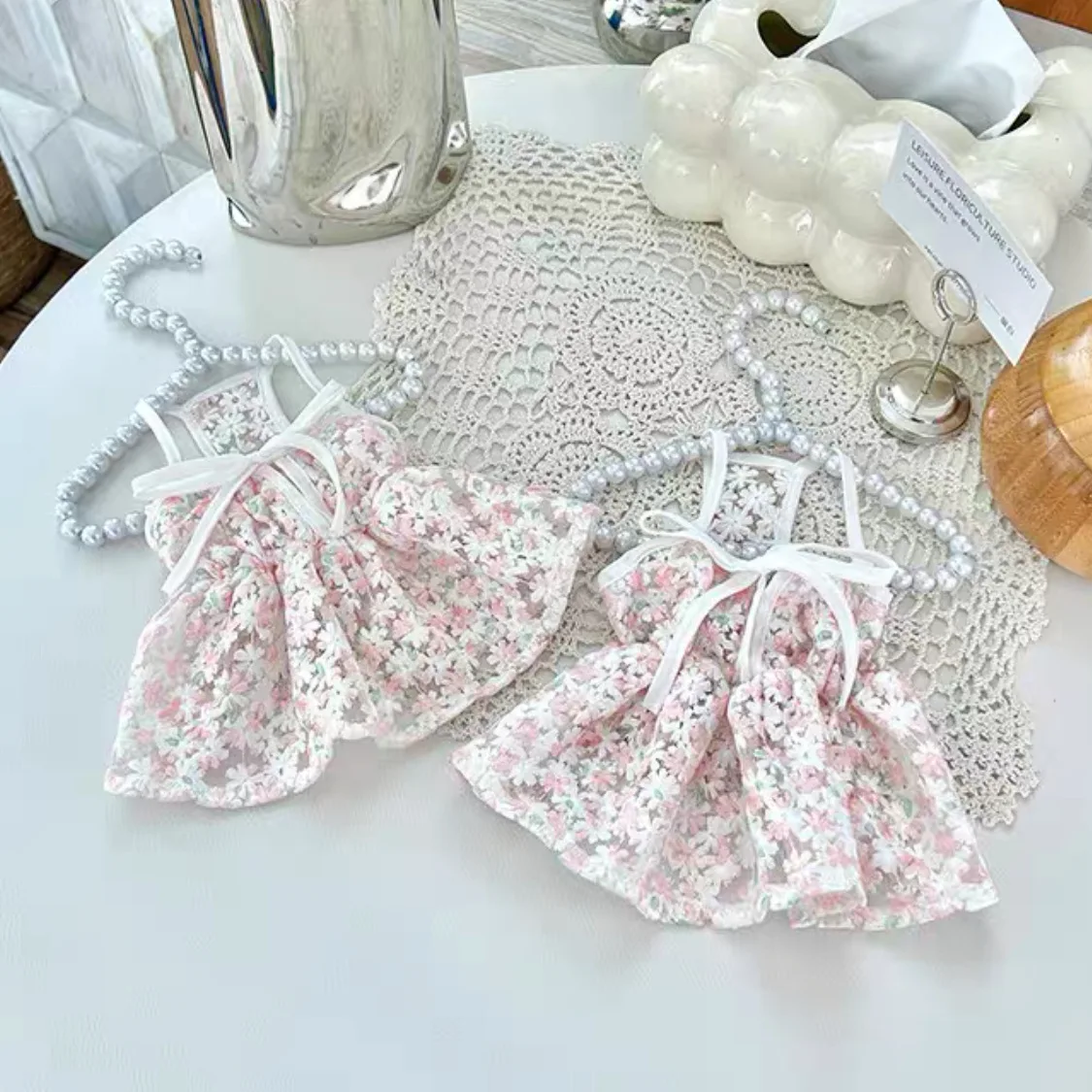 Ropa para perros pequeños: vestido floral con chaleco a cuadros - imagen 4