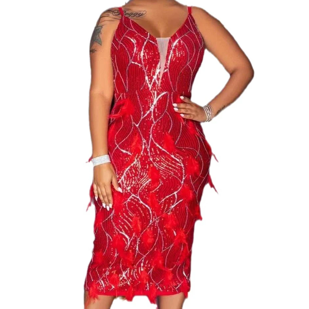 Europäische und amerikanische Damen-Kleid mit roten Hosenträgern, sexy, tiefem Ausschnitt, enge Federspleißung, Paillettenkleid, Nachtclub-Cocktail-Stil – GZXX1244