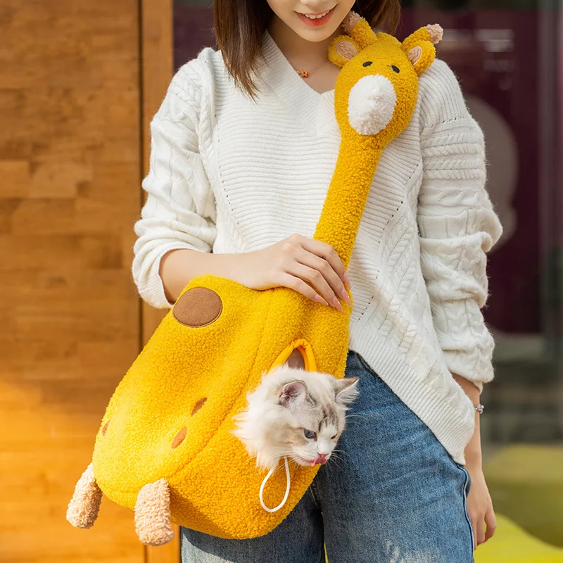 Cute giraffe-shaped backpack for cats dogs Portable travel bag Sloping crossbody bag Winter warm-up Pet Fleece windproof fabric