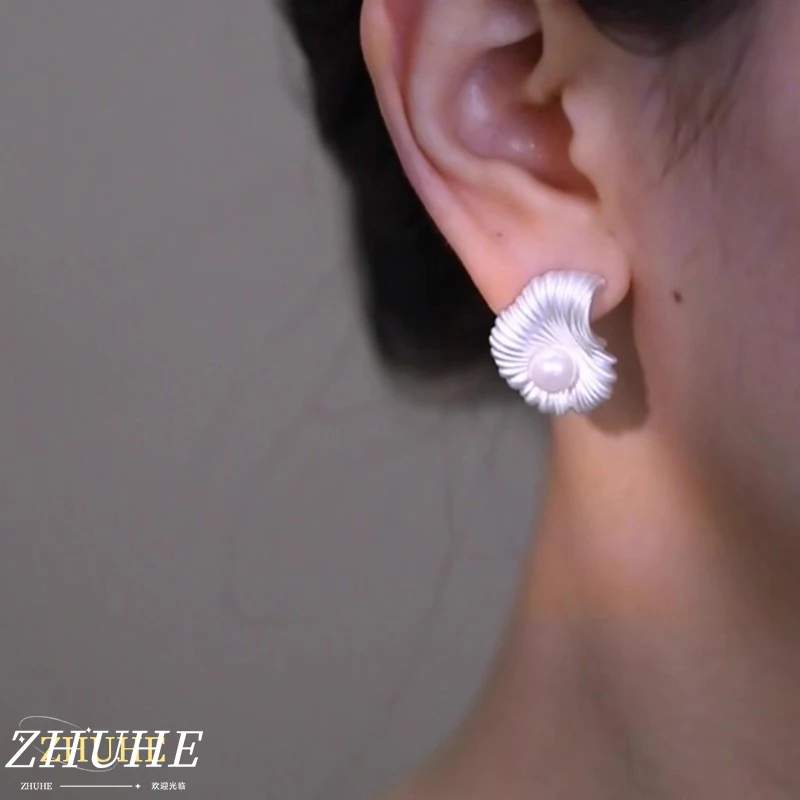 

Fan-shaped Freshwater Pearl Earrings Exude A High-end, Light Luxury And Unique Charm, Eith Sn Lrregular Matte Finish