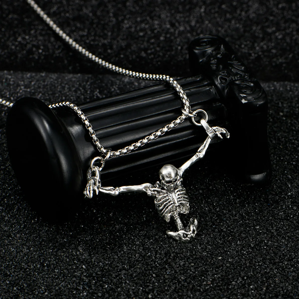 A Fashionable and Creative New Halloween Punk Style Skull Necklace Halloween Gift