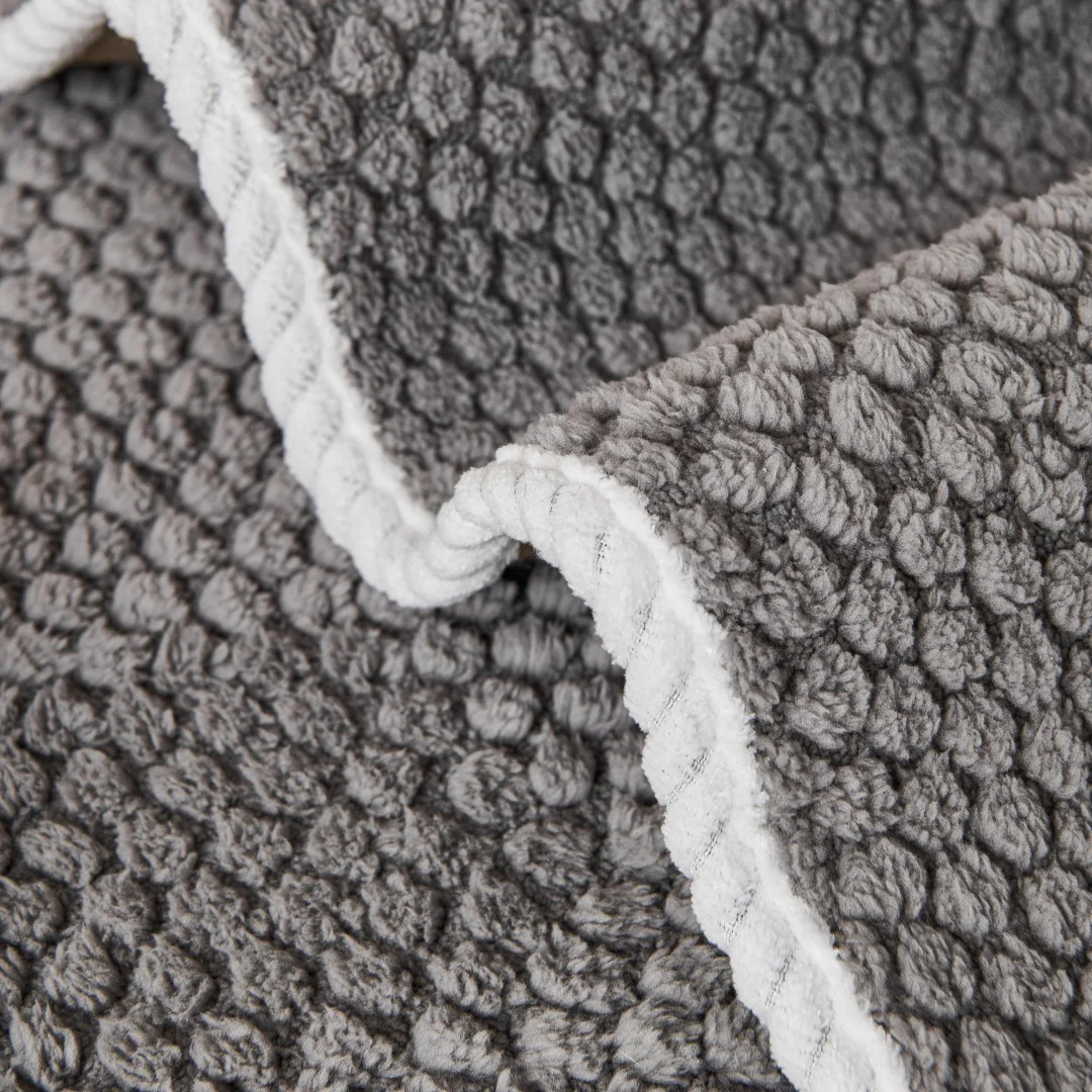 1 Stück Verdickter Warmer Einfarbiger Jacquard-Gesteppter Fleece-Sofabezug, Rutschfest, für Wohnzimmer 1/2/3/4-Sitzer Haustierfreundlicher Couchbezug – Detail 4