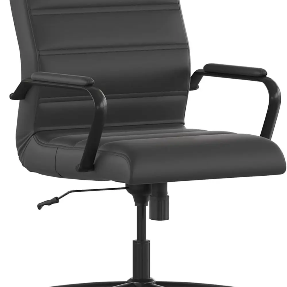 

Черное кожаное поворотное офисное кресло с высокой спинкой, мягкими подлокотниками и прозрачными роликами