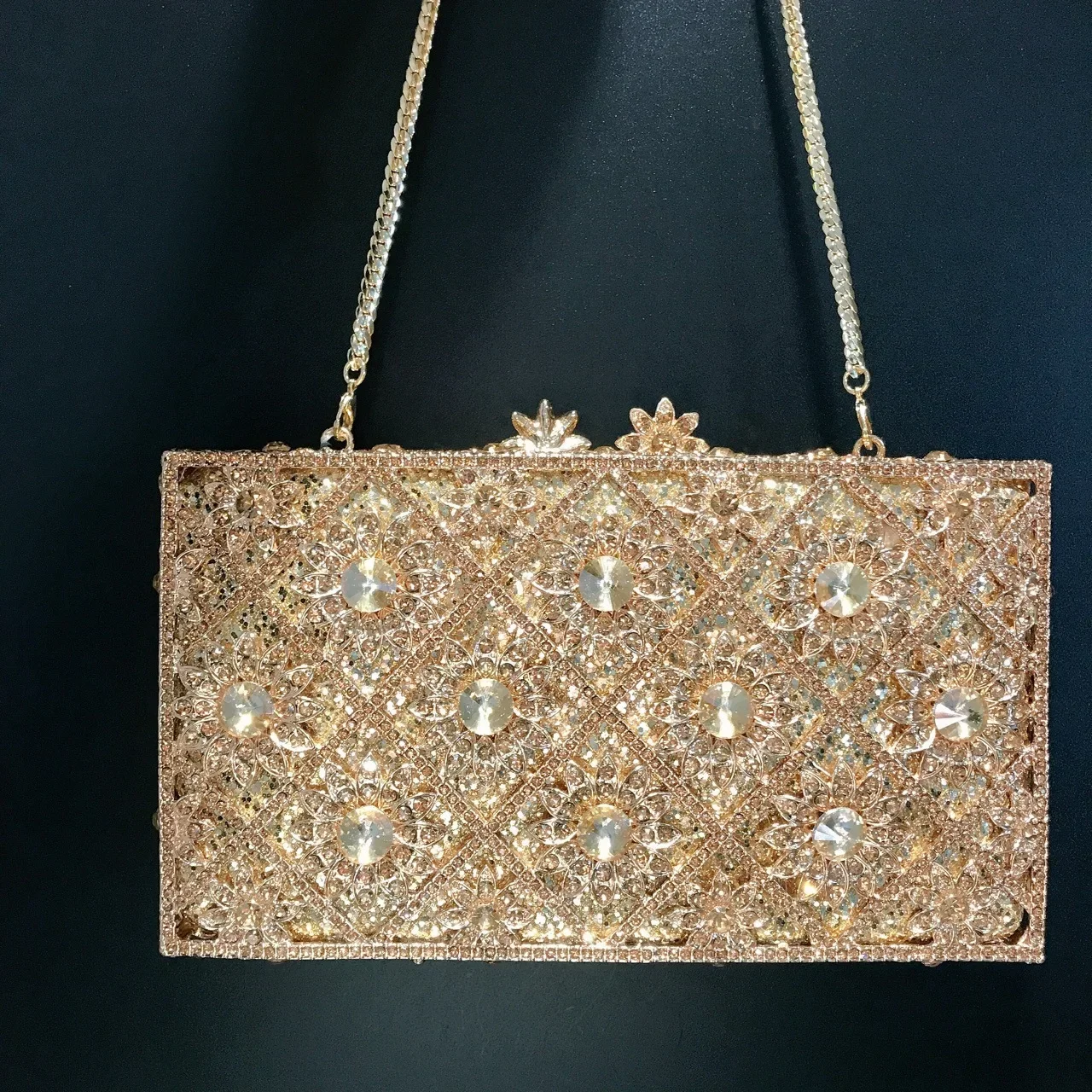 

Women Gold Hollow Out Flower Purse Wedding Bridal Crystal Evening Bag Banquet Dinner Cocktail Purse Diamond Party Gala Handbag