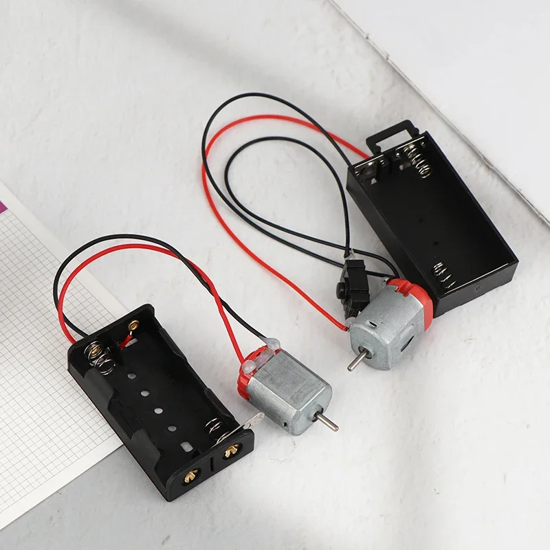 130 motor DIY-kit - 2 batterijopbergvakken + schakelaar (16500 RPM mini-elektronisch model)