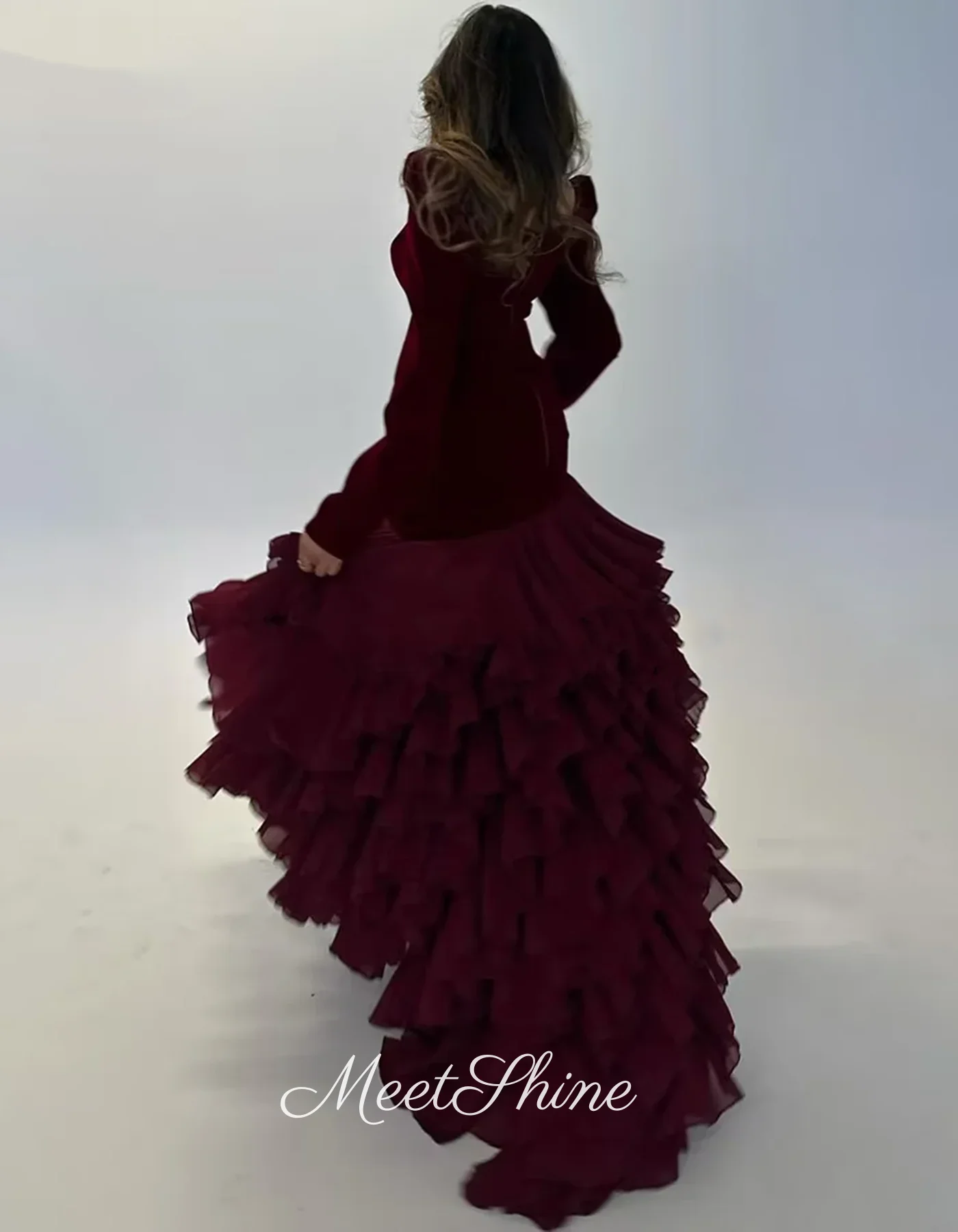 Vestido de noche elegante de sirena de terciopelo Burdeos con cuello en V y volantes con abertura lateral escalonada vestido de fiesta Formal personalizado vestido de fiesta de boda