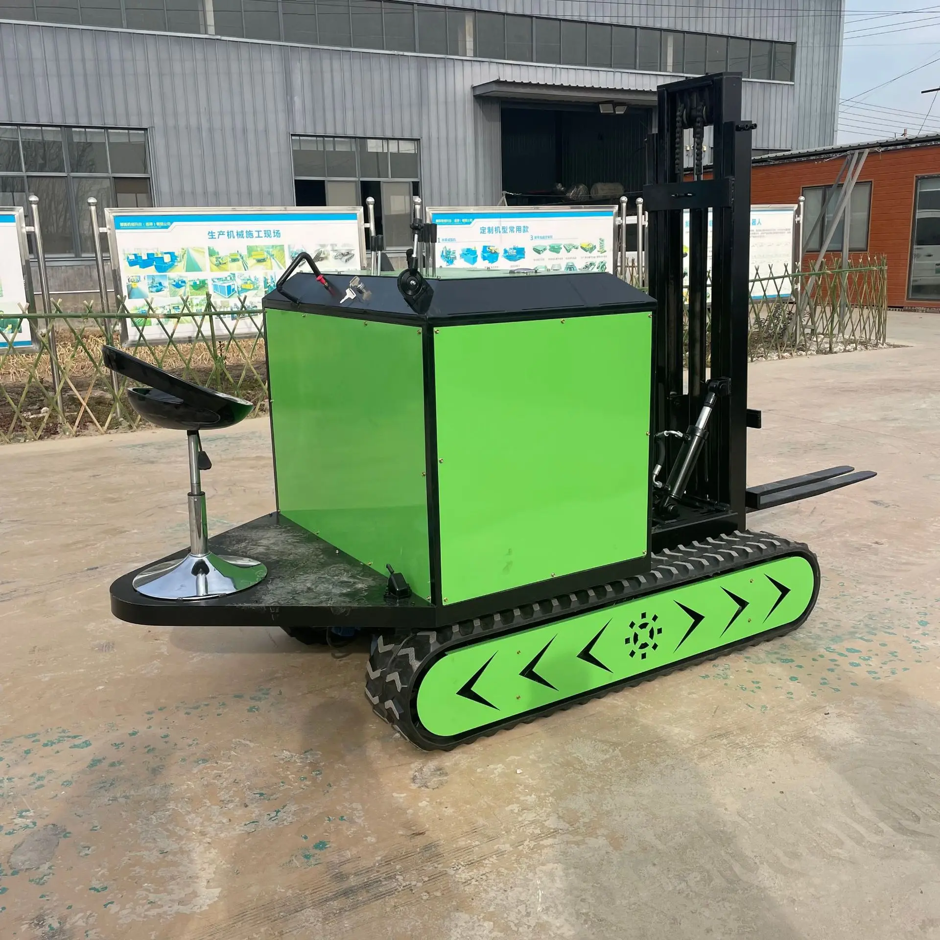 Transport loading and unloading crawler trucks, all-terrain lift stackers, retractable forklift trucks