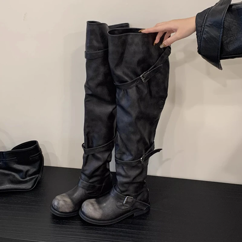 

Черные женские зимние сапоги-ботфорты 2026 года с круглым носком, массивным каблуком, пряжками, из состаренной кожи, плиссированные, в стиле ретро, модные