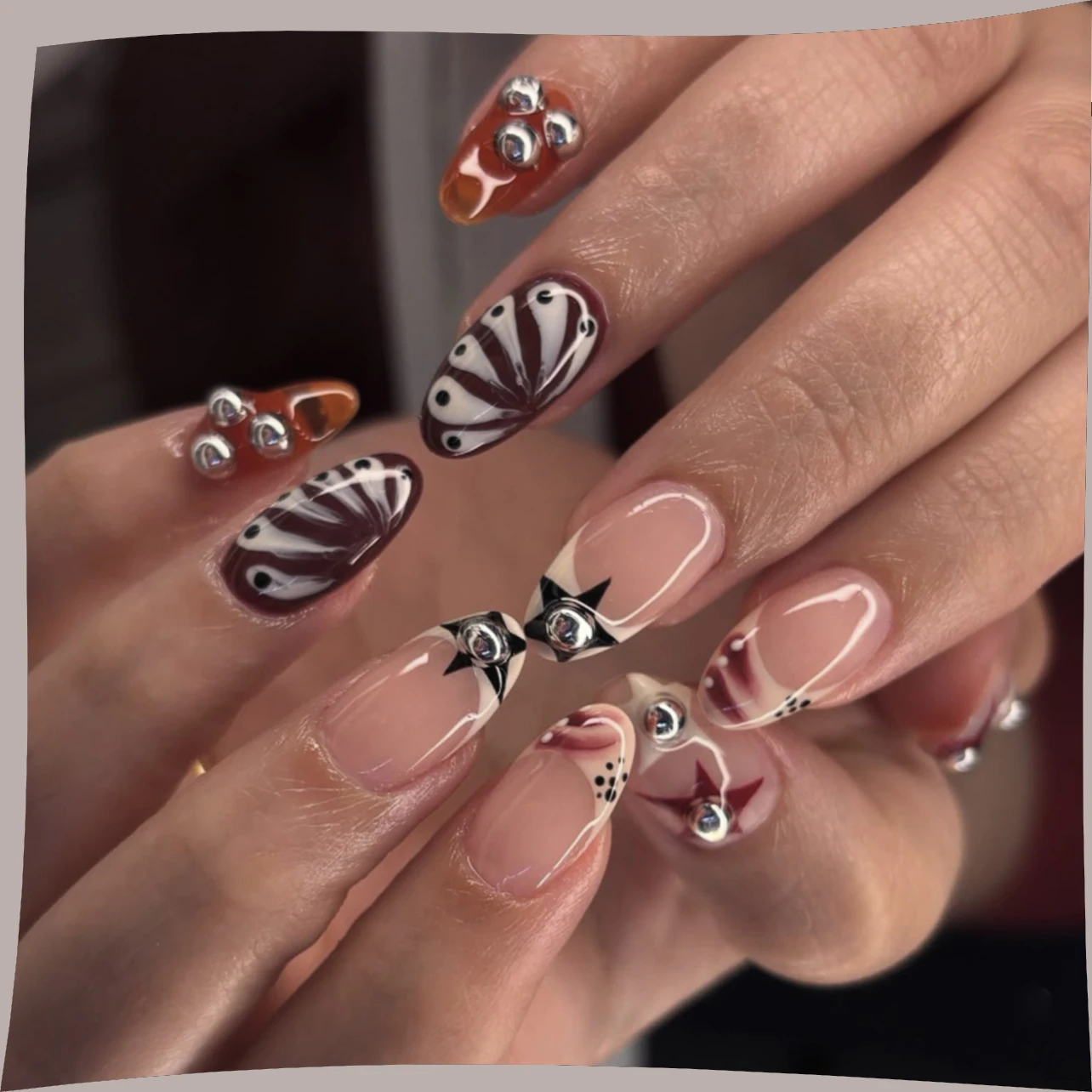 

24pcs 3D Star French Bead Acrylic with Tools Medium Short Realistic False Nails Charming Woman Almond Nail Tips Press on Nails