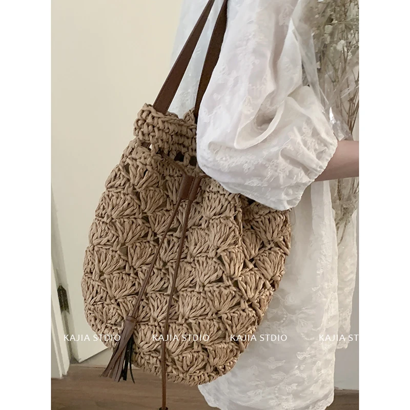 New Summer Fashion Woven Hollow Shoulder Women Bag With Large Capacity Casual Simple And Versatile Grass Woven Women's Bag Trend