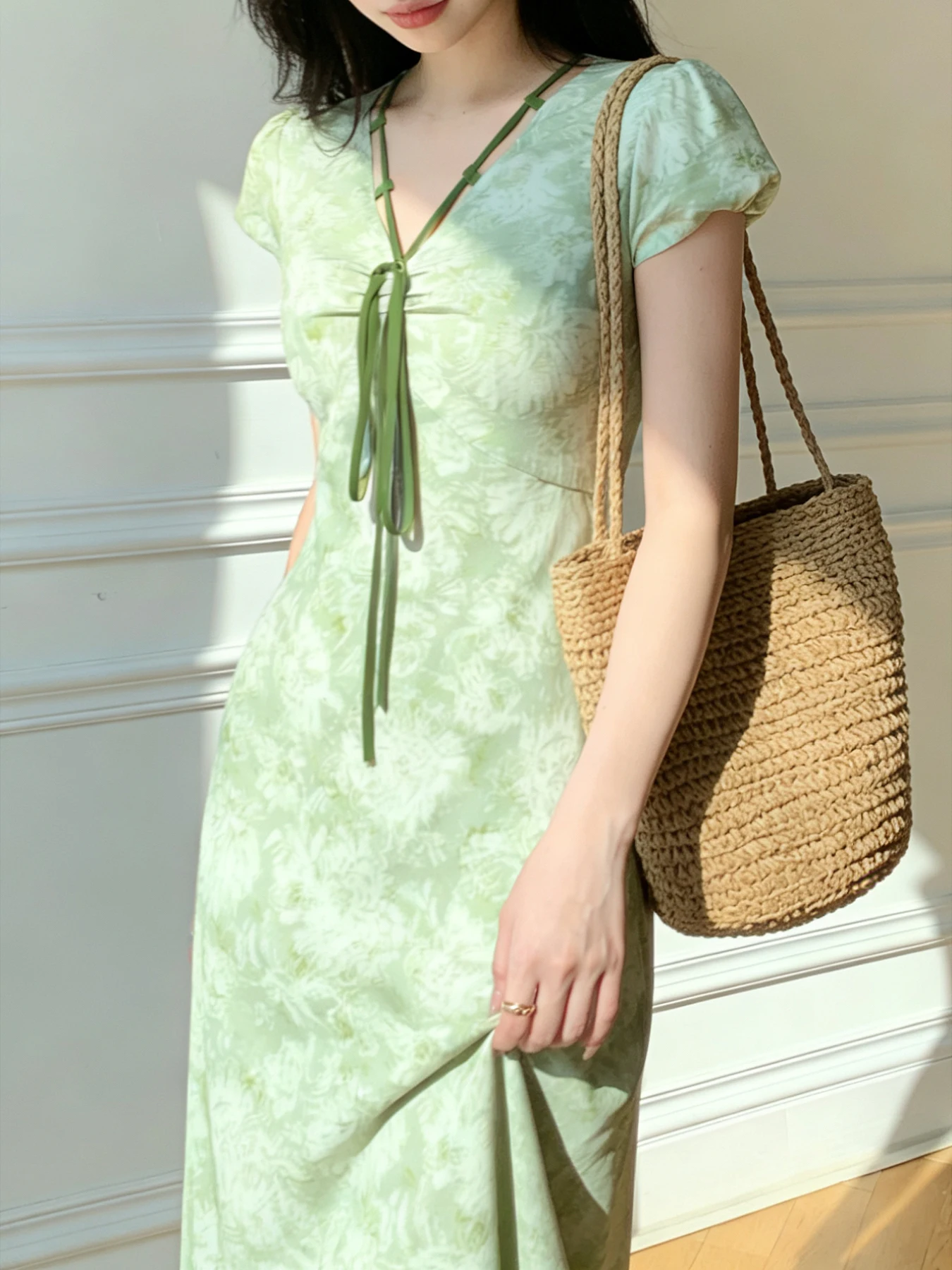 

Elegant A-Line Short Sleeve Green Floral Print Dress Slimming White Effect Summer Fashion French Style V-Neck Midi Dress